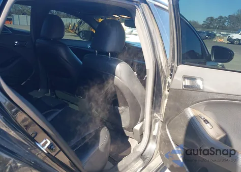 2013 Kia Optima Sx z USA, uszkodzony, nr VIN 5XXGR4A63DG116621